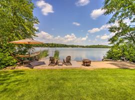 Hotel fotografie: Year-Round Waterfront Getaway Lake Access and Dock!