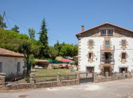 מלון צילום: Awesome Home In Brcena De Ebro With Kitchen