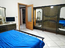 Foto di Hotel: La casa di Sissi - Appartamento Indipendente con due camere da letto