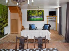 Hotel foto: Maison de 3 chambres avec jardin clos et wifi a Channay sur Lathan
