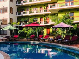 The Moon Kampot Boutique, hotel in Kampot