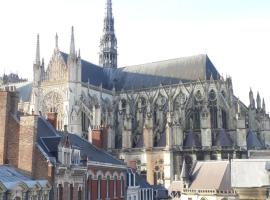 Hotel Photo: Maison au pied de la cathédrale Amiens centre