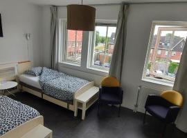 Foto di Hotel: Airbnb 'Logeren aan het plein' in het centrum van Meppel