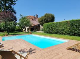 รูปภาพของโรงแรม: Exclusif - Splendide villa 6ch à 15min de Lyon