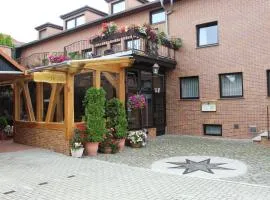 Hotel und Pension Am Burchardikloster, khách sạn ở Halberstadt