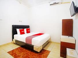 รูปภาพของโรงแรม: OYO 91460 Guest House Kencana Syariah