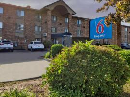 A picture of the hotel: Motel 6-Milwaukee, WI - Glendale