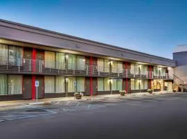 Motel 6 Louisville, Ky- Airport/ Fair Expo, отель в Луисвилле