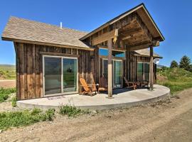 A picture of the hotel: Peaceful Mtn Retreat about 43 Mi to Yellowstone!