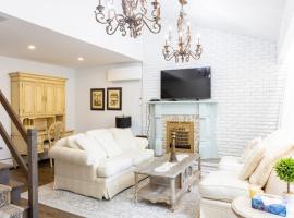 Hotel Photo: 3Bdrm Quiet Private Victorian Style Brand New Gorgeous townhouse in Burlington