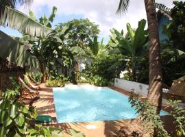 Les bungalows d'Ambonara, hôtel à Hell-Ville