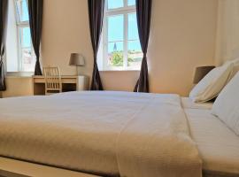 Hotel Photo: Halász 2-bedroom apartment near Castle, free public parking nearby