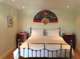 Hotel fotografie: Room in Apartment - Luxury Apartment Lily Suite