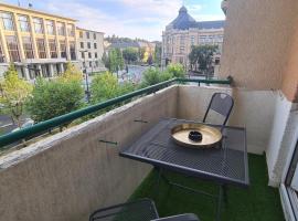 Hotel fotoğraf: Main square 5 star luxury apartment with view