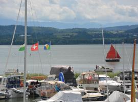 Hotel Photo: Leben im Hafen am idyllischen Murtensee