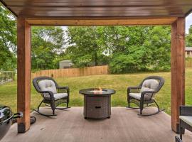 Hotel Photo: Pet-Friendly Stockton Retreat with Fire Pit!