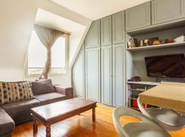 Hotel Photo: Beautiful apartment with a view of Eiffel Tower in center Paris