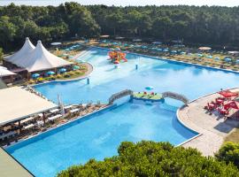 Residence Mare Pineta, hotel v destinaci Casal Borsetti