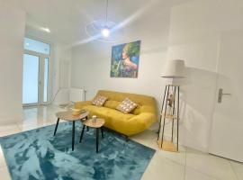 รูปภาพของโรงแรม: Appartement Floral centre confort et spacieux Netflix et wifi gratuit