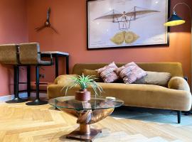 Фотографія готелю: The Aviator's Attic - Luxury City Centre Retreat