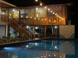 Tree House Samanea Lodge، فندق في بويرتو ليمون