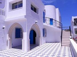Hotel fotoğraf: 2 bedrooms apartement with enclosed garden and wifi at Djerba Midoun 1 km away from the beach