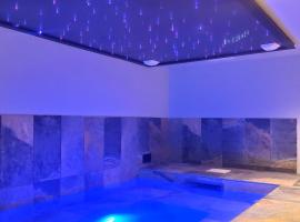 Hotel Photo: Villa gorille - 240m2- 6chb - SPA-Sauna-Babyfoot-Arcade