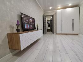 Чистая уютная квартира! Рядом сквер,море!документы!, Hotel in Aqtau
