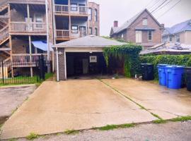 酒店照片: 3BD/2BA in Historic Hyde Park Neighborhood w/ Parking Near University of Chicago