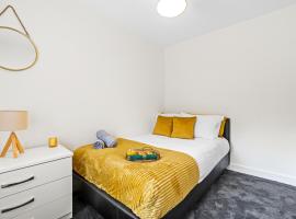 Hotel fotografie: Walsall - 4 Bedroom House, Wi-Fi, Garden , Sleeps 8 - JRR Stays