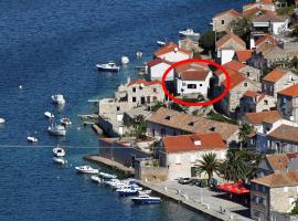 Apartments by the sea Vis - 8525, hôtel à Vis