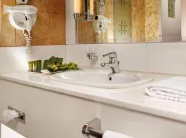 Holiday Inn Athens Attica Av, Airport W. by IHG