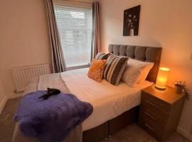 Hotel Photo: Stay at The Penn! 5 Bedroomed home in Treharris