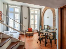 รูปภาพของโรงแรม: Wonderful apartment located on the main square - Toulouse - Welkeys