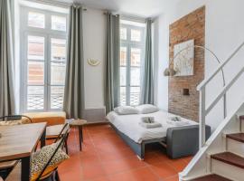 酒店照片: Very nice duplex located on the main square - Toulouse - Welkeys