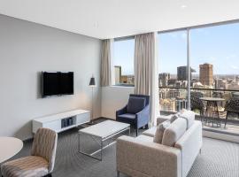 รูปภาพของโรงแรม: Meriton Suites Campbell Street, Sydney