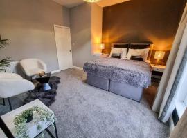 Hotel fotoğraf: Beautiful 3 Bedroom Home Close to MCR City Centre