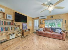 Hotel Photo: Lovely Waldo Cottage Escape - Pet Friendly!