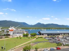 Hotel Foto: Stunning Coastal 3 Bedroom Apartment in Cairns CBD