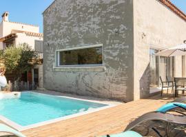 รูปภาพของโรงแรม: Beautiful Home In Gignac-la-nerthe With Outdoor Swimming Pool, Wifi And 3 Bedrooms