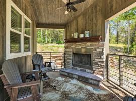 Hotel Foto: Branson Tiny Home on 52 Acres with Private Lake!