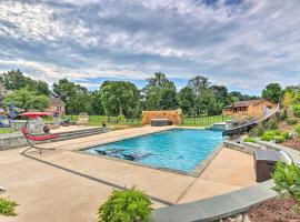 Hotel Foto: Charles Town Home with Private Pool and Hot Tub