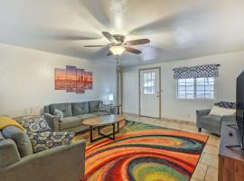 Hotel Photo: Charming Tucson Home with Covered Patio and Grill!