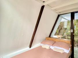 A-frame Villa at Tierra Verde, “Little Baguio” Real, Quezon, hotel in Quelalag