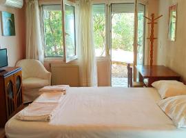 Hotel foto: Spacious guesthouse with garden and seaview