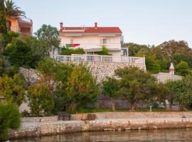 Apartments and rooms by the sea Supetarska Draga - Gonar, Rab - 16761, hotel v Rabu