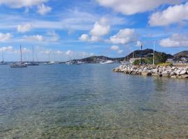 Appartement PIEDS DANS L'EAU VUE MER ACCES PLAGE ET PISCINE, hotell sihtkohas Marigot
