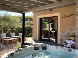 Hotel foto: L'escapade - Chambre d'hôtes de charme avec Spa et piscine en Cévennes