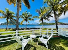 Blue Lagoon, cottage les pieds dans l eau, Hotel in Terre-de-Haut