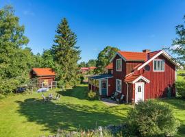Hotel Photo: Charming cottage outside Rattvik